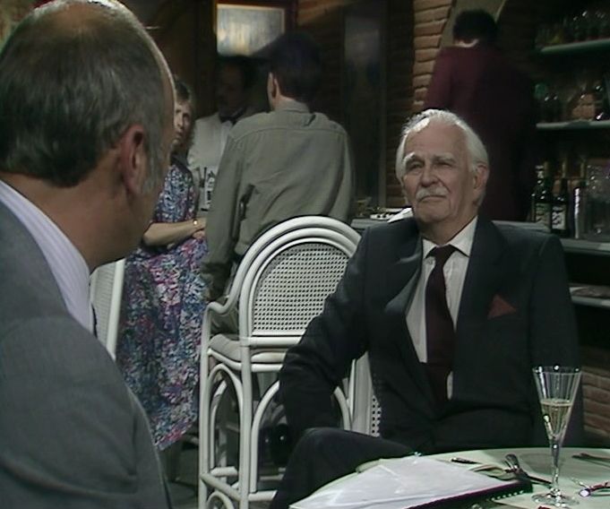 howards s04e10-02.jpg